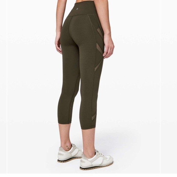 Lululemon mesh wunder under A12 - Picture 2 of 8